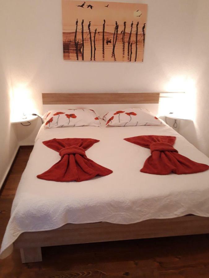Apartment Porat โรวีน ภายนอก รูปภาพ